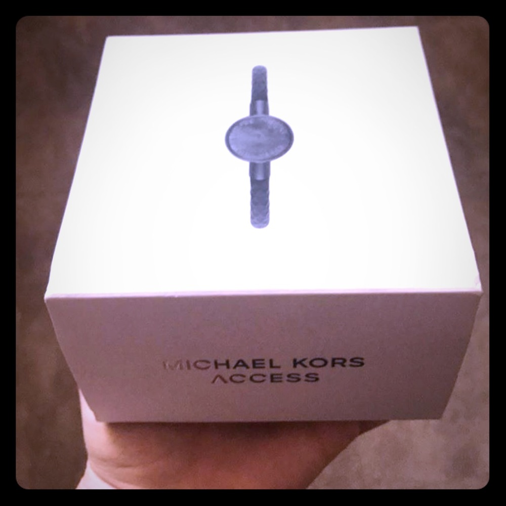 BNIB Michael Kors Access activity tracker